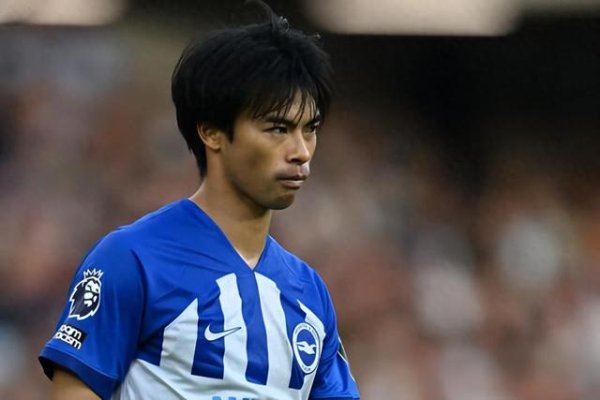 Sự quan tâm của Bayern Munich đối với Sanza đang tăng cường, nhưng Brighton quyết tâm để người khác 