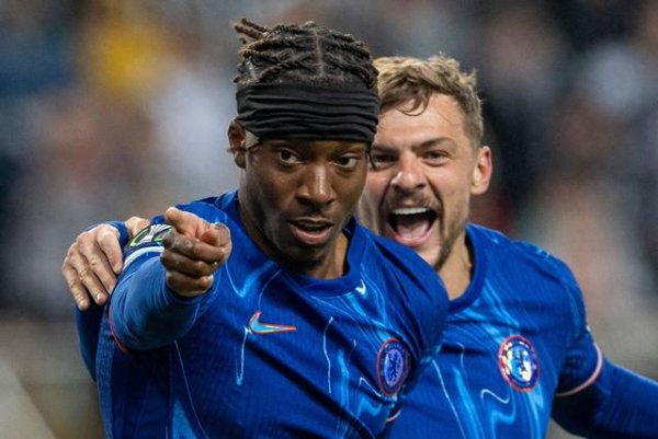 Romano: Arsenal sớm nói chuyện trực tiếp với Chelsea về Maduaike, có một khoảng cách về định giá giữ