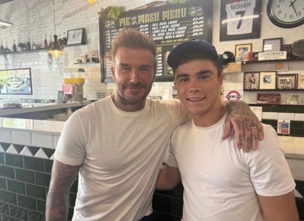 Đội hình trận đấu đầu tiên của Manchester United đã bị lộ, và hai cầu thủ mới ra mắt với năm con chu