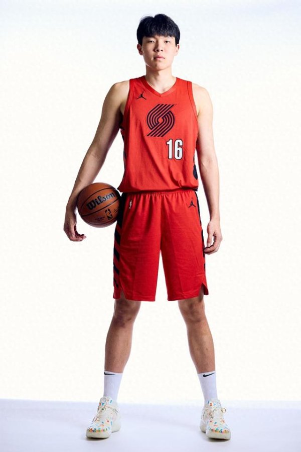 Lưu ý của nhóm: So với NBA của Xia Lian, đó là một sự chuyển đổi và thách thức lớn hơn, nhưng tôi lạ